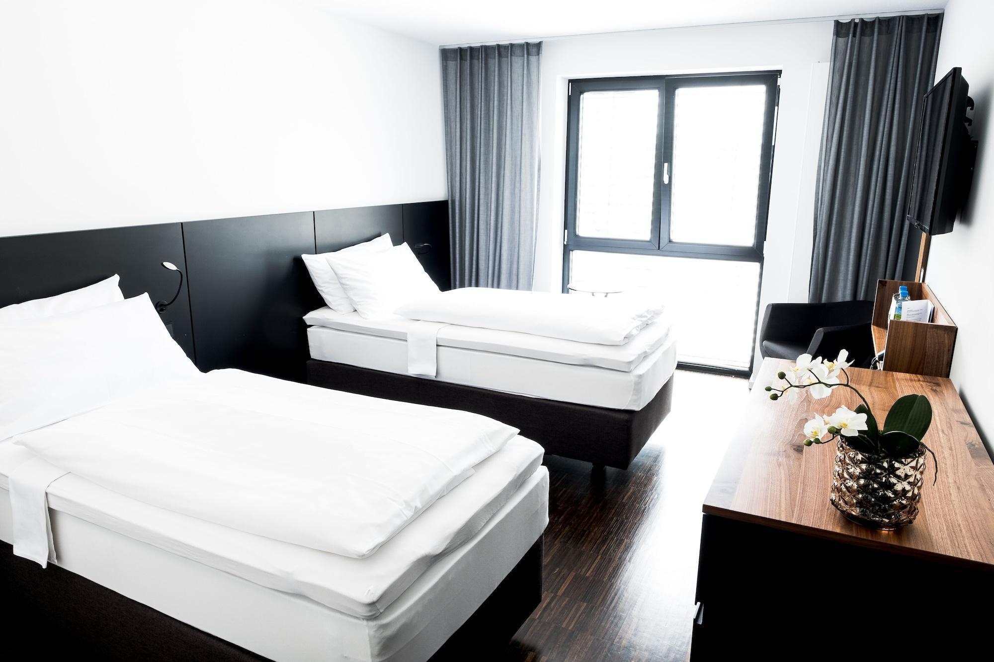 &Repeat Koeln Airport Hotel ภายนอก รูปภาพ