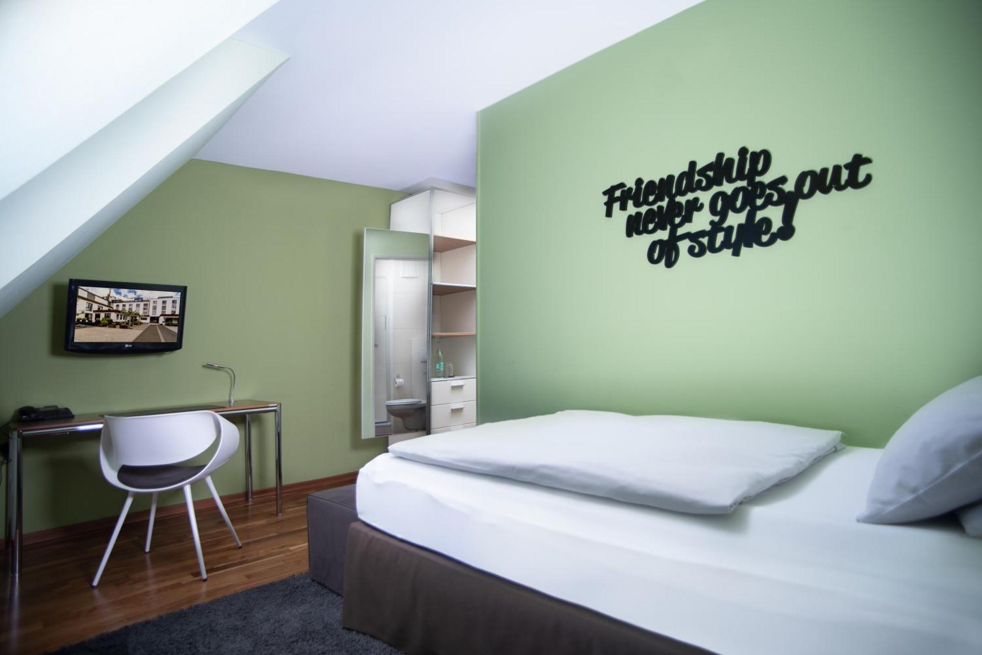 &Repeat Koeln Airport Hotel ภายนอก รูปภาพ