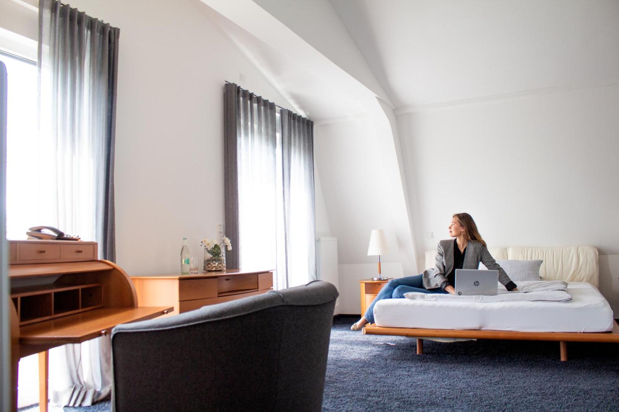 &Repeat Koeln Airport Hotel ภายนอก รูปภาพ