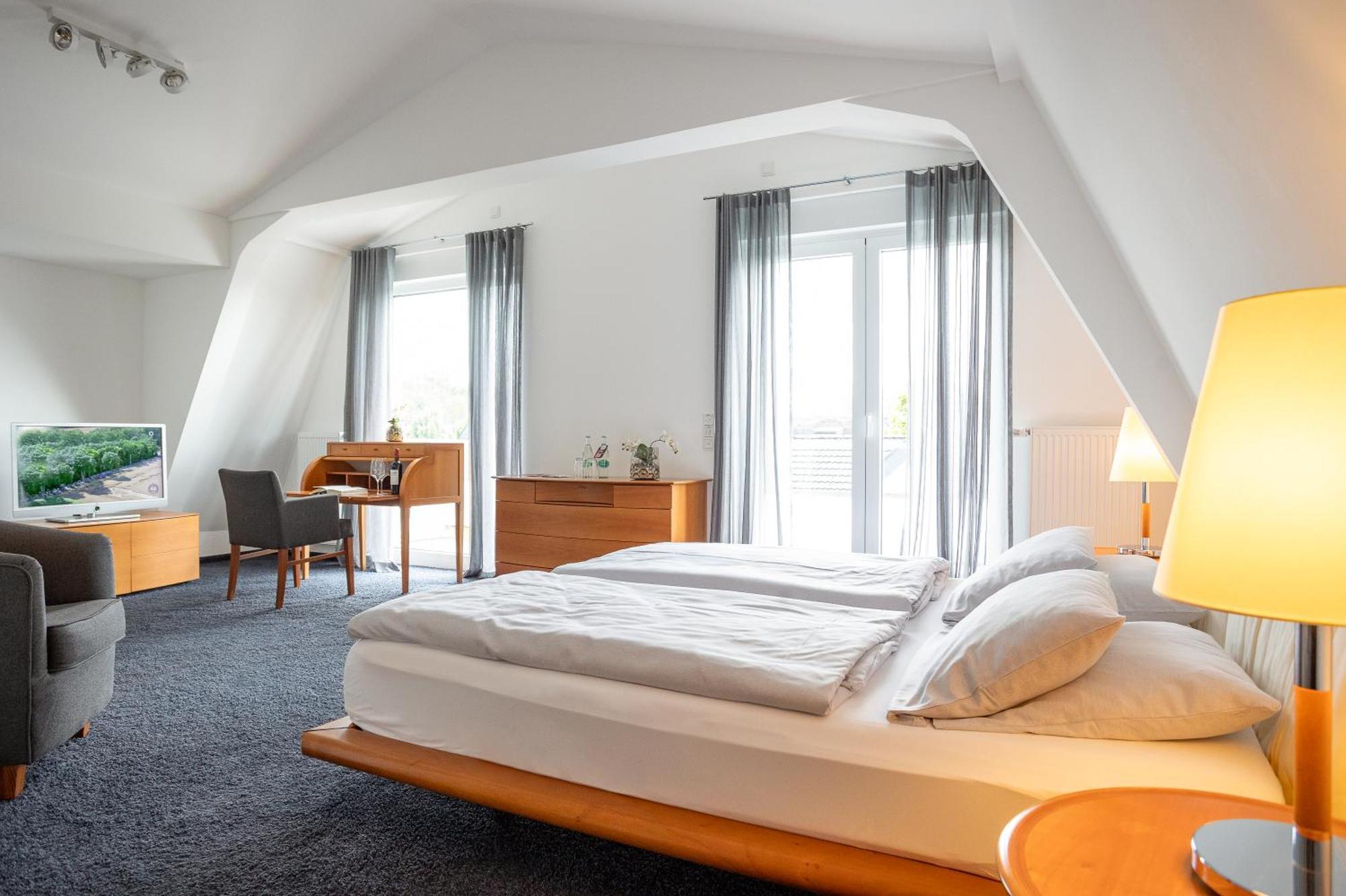 &Repeat Koeln Airport Hotel ภายนอก รูปภาพ
